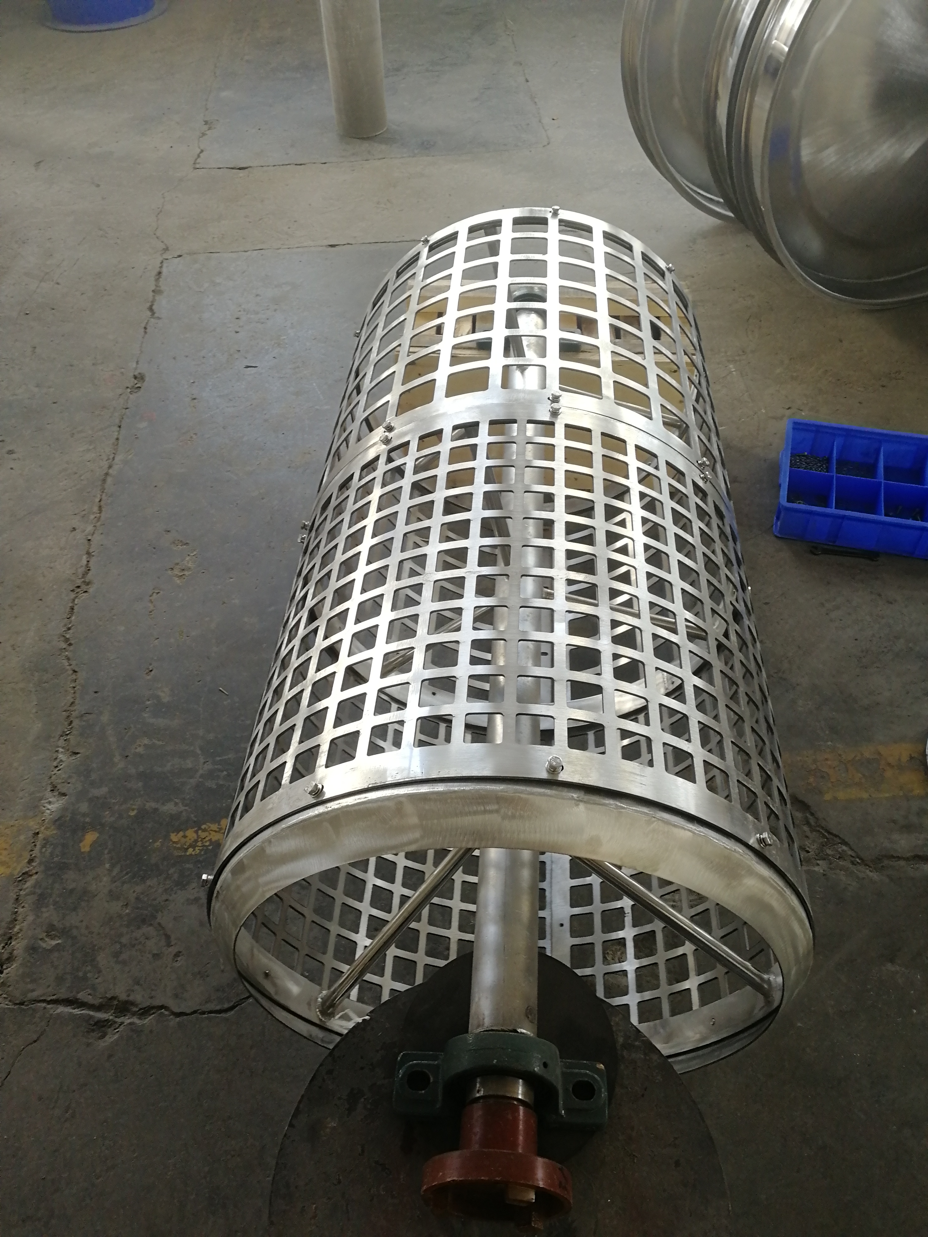 滾筒篩沙機篩眼堵了濕沙篩不下來怎么辦?(篩沙機篩網(wǎng))